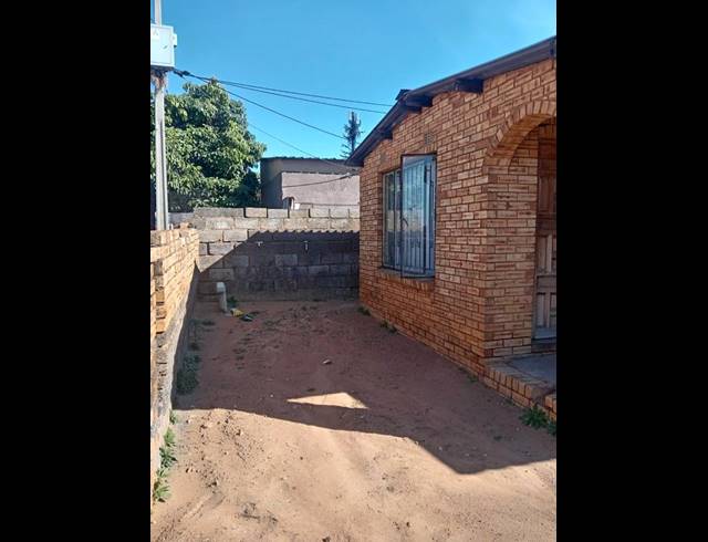 2 BEDROOM HOUSE FOR SALE IN TSHEPISONG